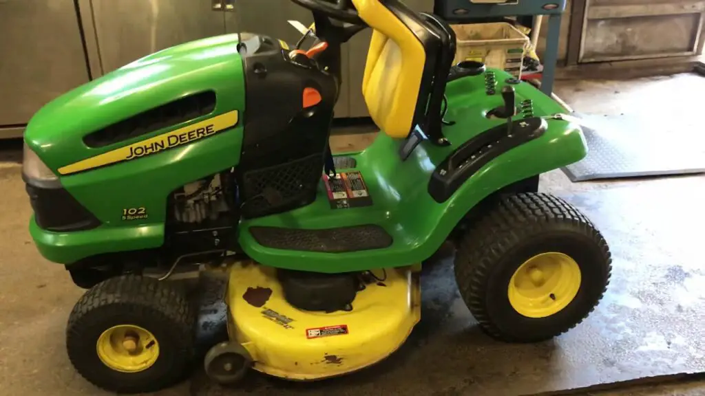Riding Lawn Mower Stopped Running While Mowing Outside Gear